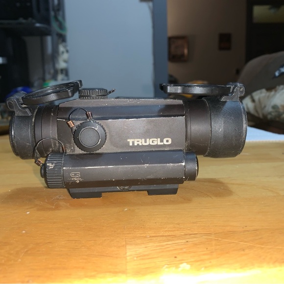 Red dot - Picture 3 of 3